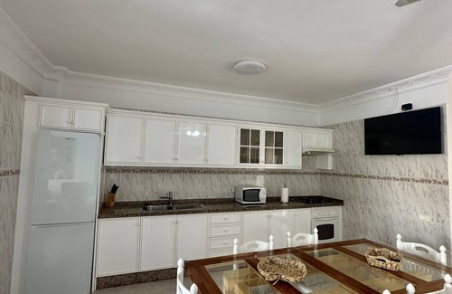 Los Gavilanes House | Vacation Home “Casa Alba” with Mountain View, Wi-Fi, Balcony & Terrace