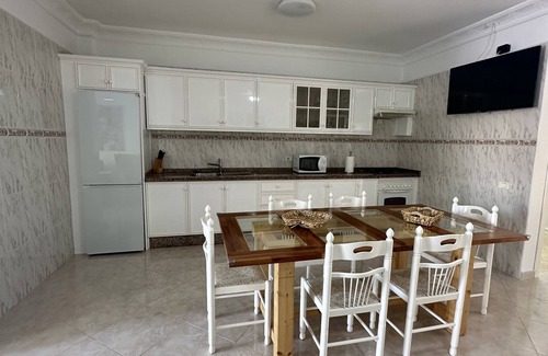 Los Gavilanes House | Vacation Home “Casa Alba” with Mountain View, Wi-Fi, Balcony & Terrace