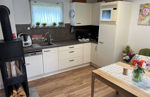 Lobervorstadt House | Vacation home Erfurt-cozy-sunny-kitchen-bathroom-quiet-garden-parking-pool-sauna