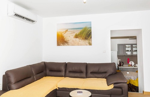 Ploce House | Vacation home Mare by Interhome