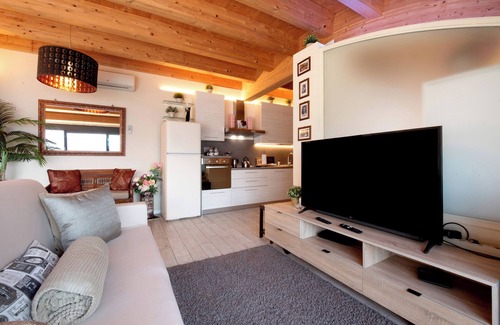 Perledo House | Vacation Home "Relax and Happiness" with Lake View, Shared Heated Indoor Pool & Wi-Fi