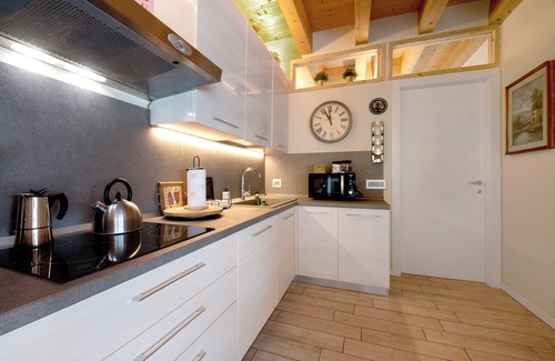 Perledo House | Vacation Home "Relax and Happiness" with Lake View, Shared Heated Indoor Pool & Wi-Fi