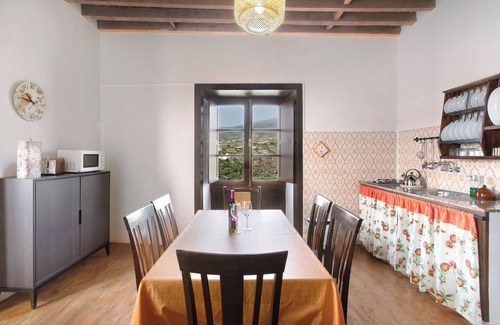 Villa de Arico House | Vacation Home "Villa Esperanza" with Mountain View, Private Terrace & Wi-Fi