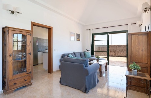 Playa Blanca House | Vacation Home 'Vista De La Montaña' with Mountain View
