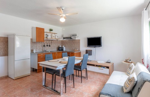Uga Apartment | Vacation 'La Dehesa' with Mountain View and Wi-Fi