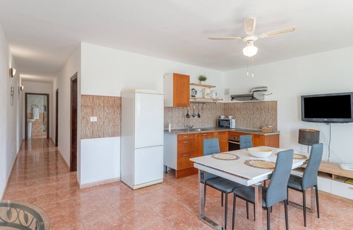 Uga Apartment | Vacation 'La Dehesa' with Mountain View and Wi-Fi