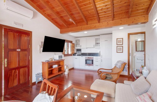 Las Lagunetas Apartment | Vacation 'Upper House' with Mountain View, Wi-Fi and Air Conditioning