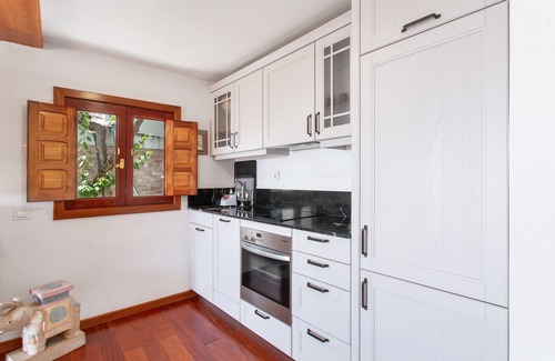 Las Lagunetas Apartment | Vacation 'Upper House' with Mountain View, Wi-Fi and Air Conditioning