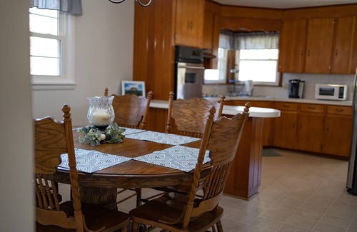 Stokes House | Vaden’s R&R Sweet charming country house to relax in with family and friends!