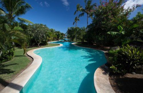Punaauia House | Vaiava Beach Carlton- Tahiti - beachfront luxury residence & pool - 4 pers