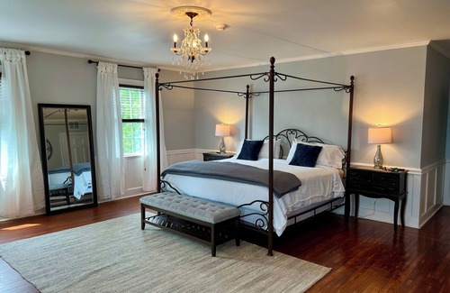 Schuyler Falls House | Valcour Inn & Boathouse