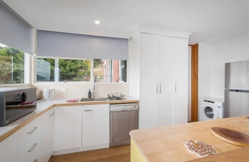 Lenah Valley House | Valley View