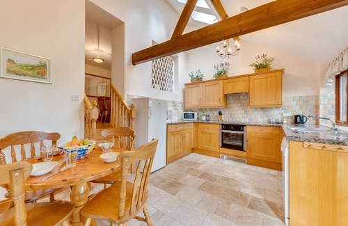 Hartfield House | Valley View Barn - Three Bedroom House, Sleeps 6
