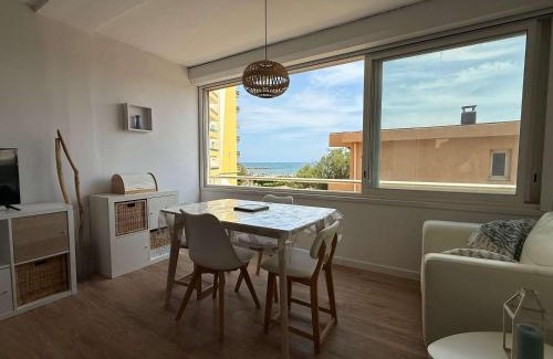 Valras-Plage Apartment | Valras-Loc F1 bis traversant avec vue mer