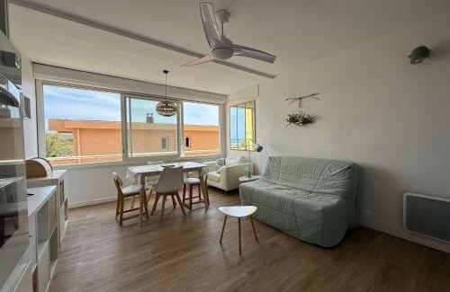 Valras-Plage Apartment | Valras-Loc F1 bis traversant avec vue mer