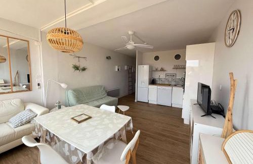 Valras-Plage Apartment | Valras-Loc F1 bis traversant avec vue mer