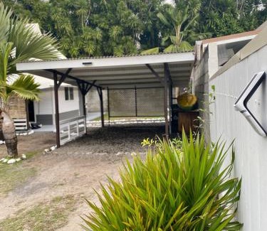 Punaauia Ski Chalet | Vanakea Beach House