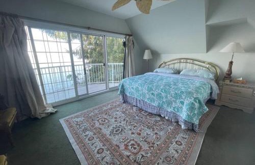 Chemainus Villa | Vancouver Castle Waterfront with hot tub beach downtown