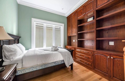 West Point Grey House | Vancouver Haven: Luxurious 5-Bedroom Retreat