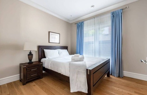 West Point Grey House | Vancouver Haven: Luxurious 5-Bedroom Retreat