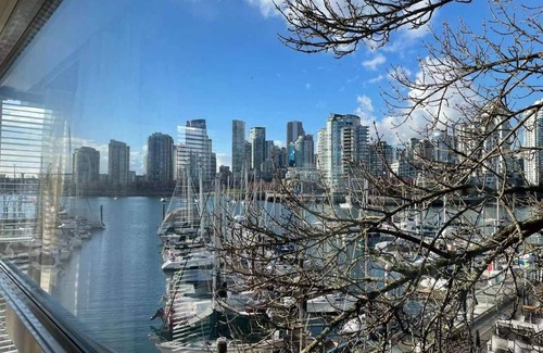 Fairview House | Vancouver Waterfront 1480SF 2BR Townhome with Deck