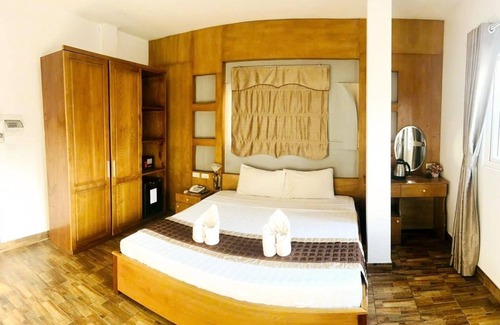 Vang Vieng Hotel | Vang Vang T H Central Park Hotel