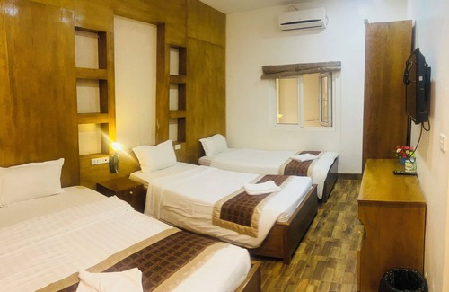 Vang Vieng Hotel | Vang Vang T H Central Park Hotel