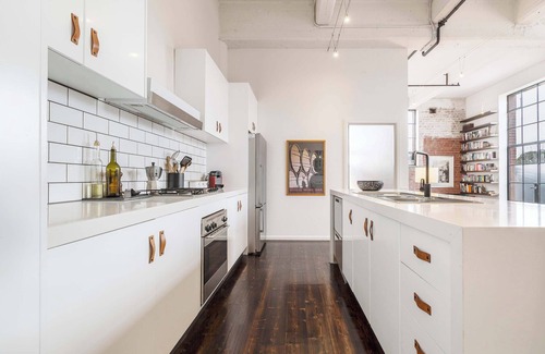 Fitzroy Condo | VAQUAY Rose & Vine In Fitzroy