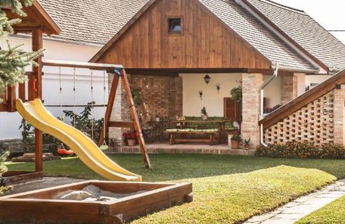 Majs House | Varázsfészek Vendégház