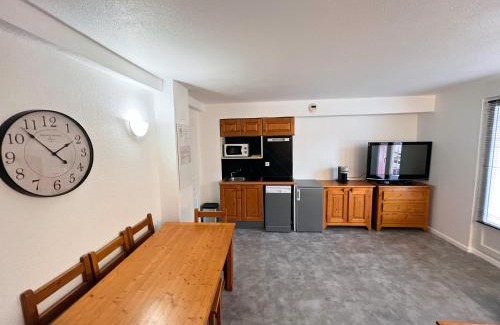 Les Claux Apartment | Vars, Appart spacieux rénové 4 couchages dans chalet