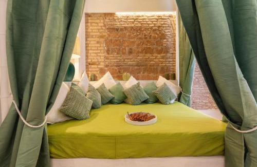 Rione XIV Borgo Apartment | Vatican Borgo Pio Splendid Apartment