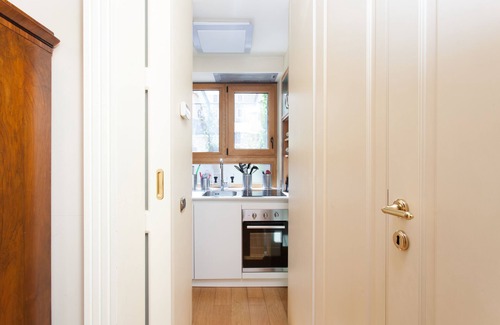 Rione XIV Borgo Apartment | Vatican luxury home Terrazzo, 2 bedrooms 2 bathrooms a 50 yds from S.Pietro