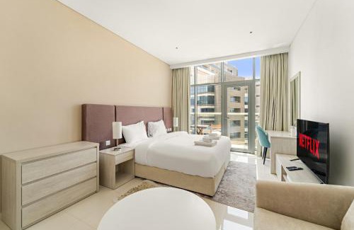 Palm Jumeirah Apartment | VayK - Modern Studio with Beach Access