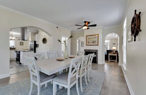 North Camellia Acres House | VB 4BR Beach Retreat 2 Suites Dogs Welcome