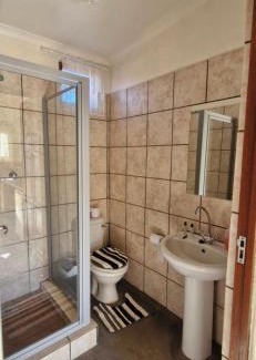 Emadlangeni House | Vegkop Gaste Huis - B&B