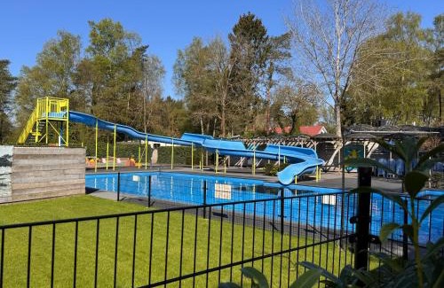 Bosgebied Hoenderloo Resort | VELUWSHOF HOENDERLOO HOLIDAYS Luxe Holidayhomes with PRIVATE JACUZZI'S - SwimmingPool - Tennis Court - Bowling - Supermarket and Children Entertainment