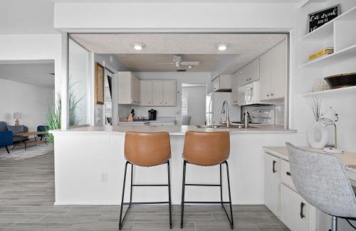 Venice Gardens House | Venice Lakefront Pool Home