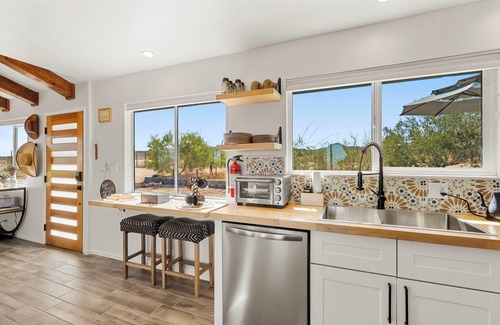 Landers House | Ventara: Boulder Views, Hot Tub, Cowboy Pool