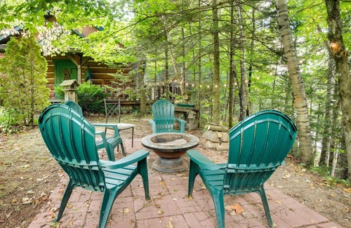 Hill Apartment | Versatile Bass Lake Cabin with Deck!