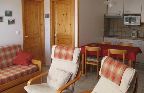 Saint-Chaffrey Apartment | Very bright apartment at garden level in the Serre-Chevalier Valley