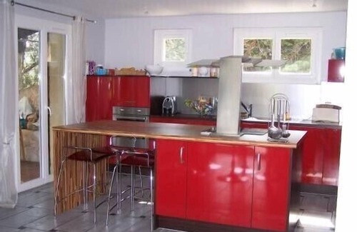 Carnoux-en-Provence Villa | Very nice air-conditioned villa for rent. 6 km away from Cassis. Very large pool