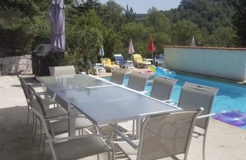 Carnoux-en-Provence Villa | Very nice air-conditioned villa for rent. 6 km away from Cassis. Very large pool