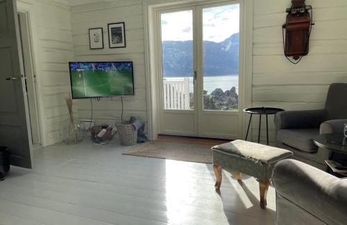 Ballstad House | Vettingstua, beautiful house down by the sea.