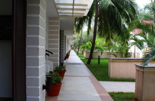 Injambakkam Hotel | VGP Golden Beach Resort