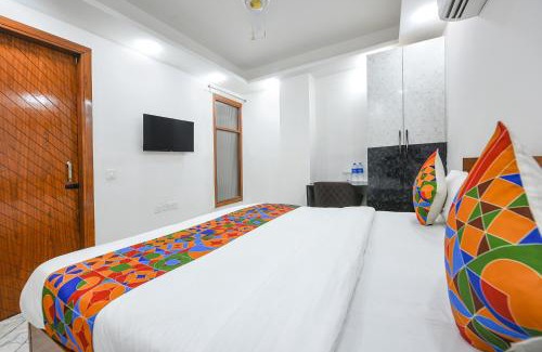 Sainik Farm Hotel | Via The Cozy Cloud