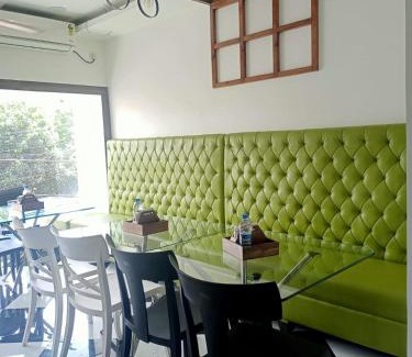 Paltan Bazaar Hotel | VIAN INN