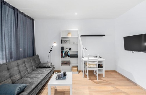 Althangrund Apartment | VibeStudio 301 - Central - AC - Licensed - Parking Nearby
