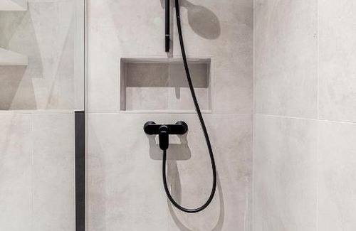 Althangrund Apartment | VibeStudio 301 - Central - AC - Licensed - Parking Nearby