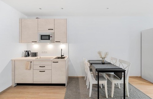 Althangrund Apartment | VibeStudio 301 - Central - AC - Licensed - Parking Nearby