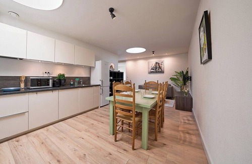 Stratum Apartment | Vibrant Eindhoven Retreat in Stratum